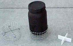 diy-solar-oven-paint-mason-jar Spray paint a Mason jar. Photo c/o solarcooking.org